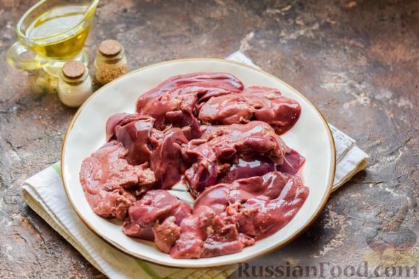 Куриная печень, тушенная с замороженными овощами