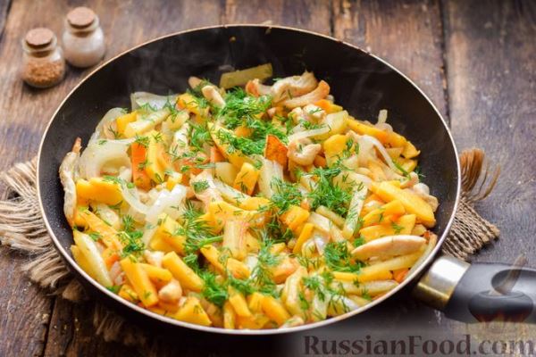 Жареная картошка с тыквой и курицей