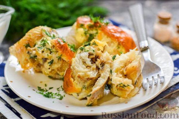 Запечённые рыбные рулетики с грибами и сыром