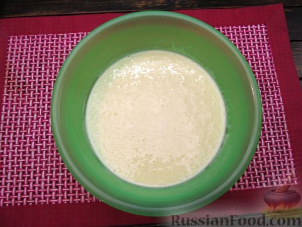 Песочный пирог с начинкой из чернослива с орехами и сметанно-яичной заливкой