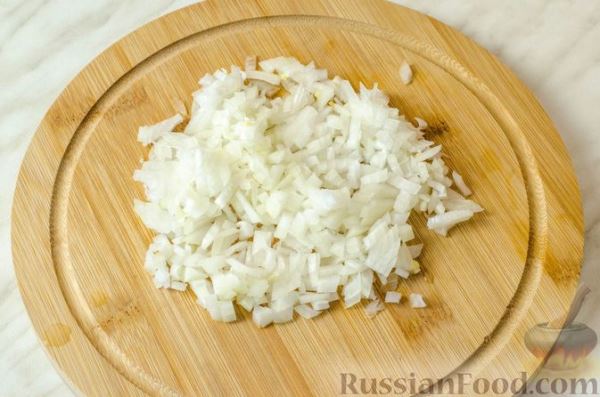 Дрожжевые пирожки-рулетики с мясом и черносливом