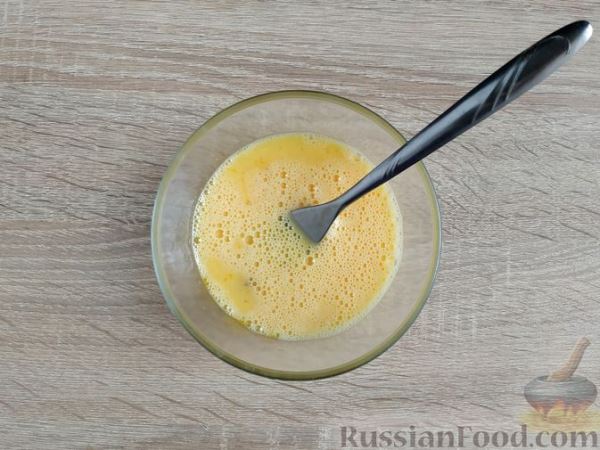 Свиная печень, жаренная с овощами и яйцами