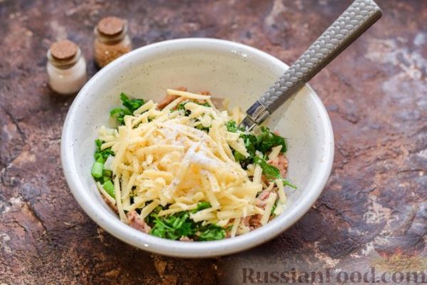 Картофельные котлеты с консервированным тунцом, сыром и зеленью
