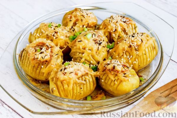 Картофель, запечённый с сыром и сливочным маслом (в духовке)