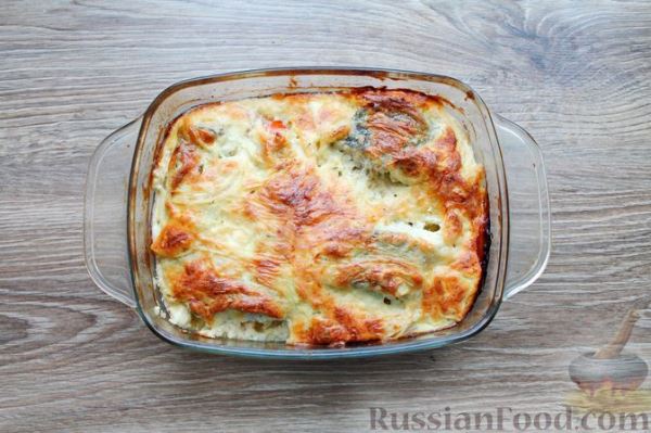 Треска, запечённая с картофелем, морковью и сыром