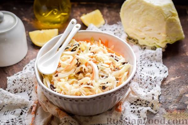 Салат с капустой, рисом, морковью, черносливом и орехами