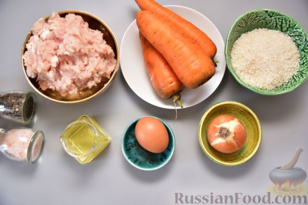 Тефтели с рисом, тушенные с морковью