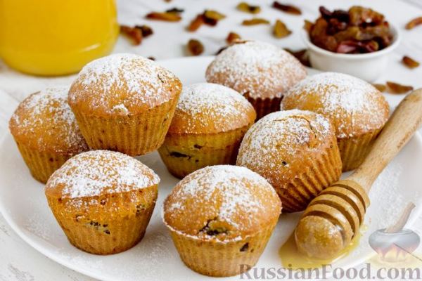 Постные медовые маффины с изюмом
