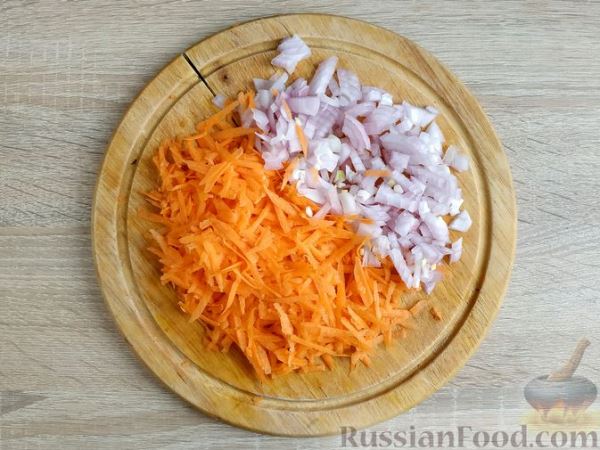 Кускус с курицей и овощами, на сковороде