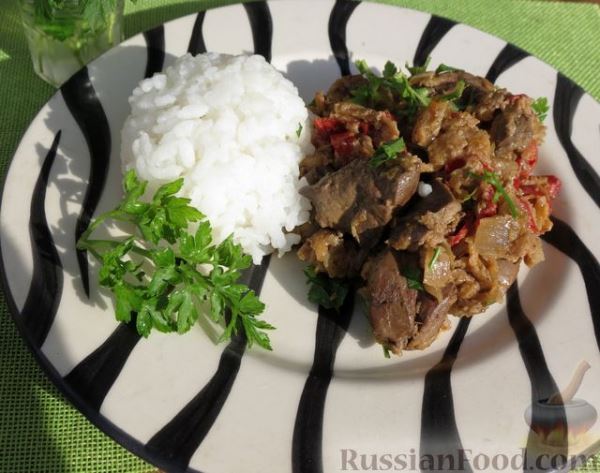 Печень индейки в сметане, с репой и сладким перцем