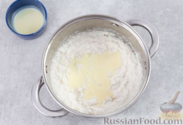Рисовая каша с кокосовой стружкой и сгущённым молоком