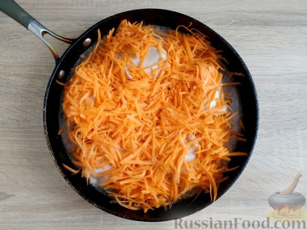Курица, тушенная с морковью