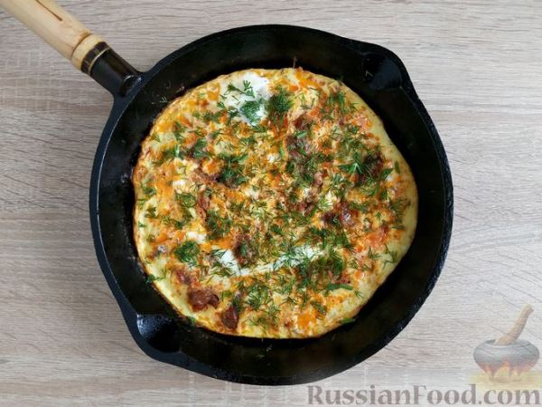 Свиная печень, жаренная с овощами и яйцами