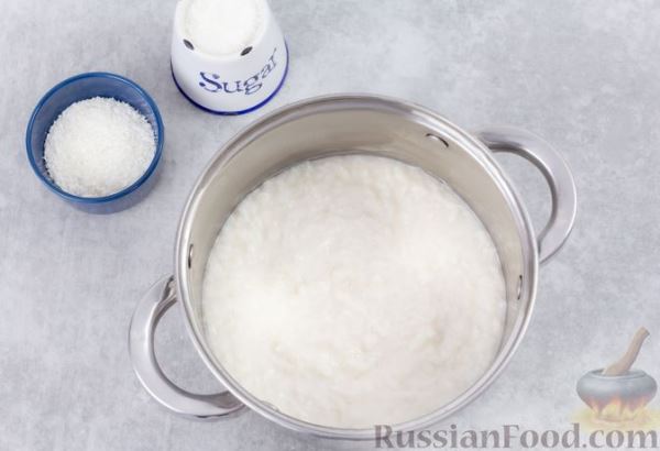 Рисовая каша с кокосовой стружкой и сгущённым молоком