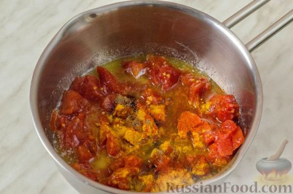 Пряный куриный суп с морковной лапшой