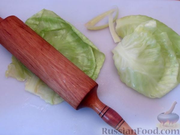 Голубцы с курицей, овсянкой и стручковой фасолью, в томатном соусе