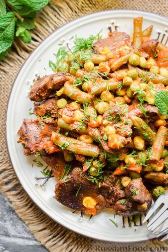 Куриная печень, тушенная с замороженными овощами