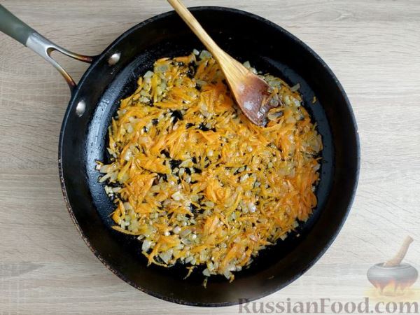 Кускус с курицей и овощами, на сковороде