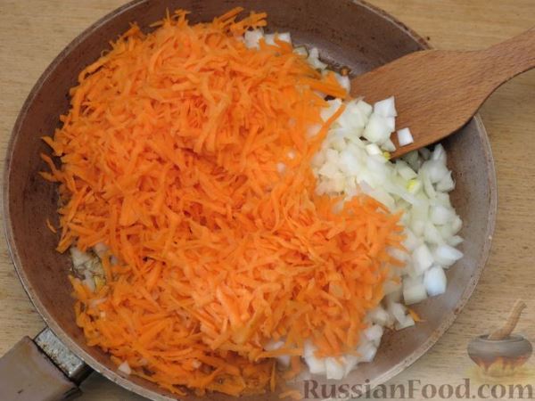 Голубцы с курицей, овсянкой и стручковой фасолью, в томатном соусе