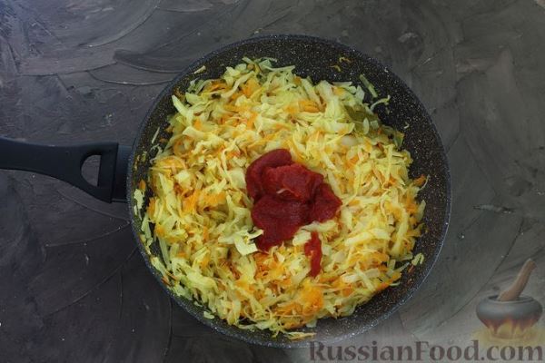 Тушёная капуста с консервированной фасолью