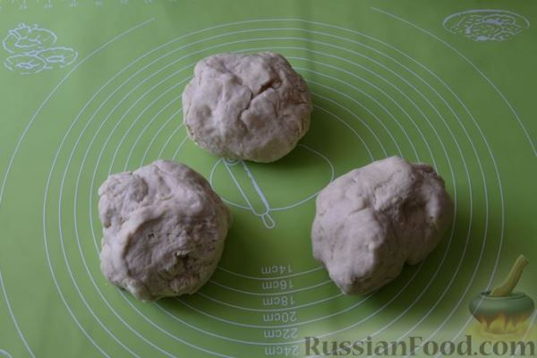 Катлама с пряной луковой начинкой