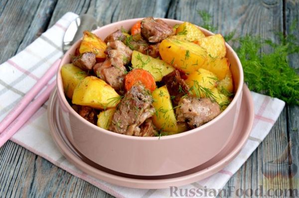 Индейка, запечённая с картошкой, в рукаве