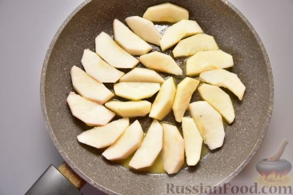Овсянка на молоке, с изюмом, яблоками и корицей