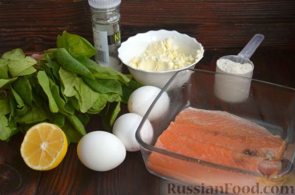 Шпинатный рулет с сёмгой и сливочным сыром