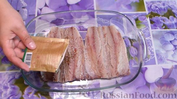 Рулет из скумбрии с овощами, грибами и сыром