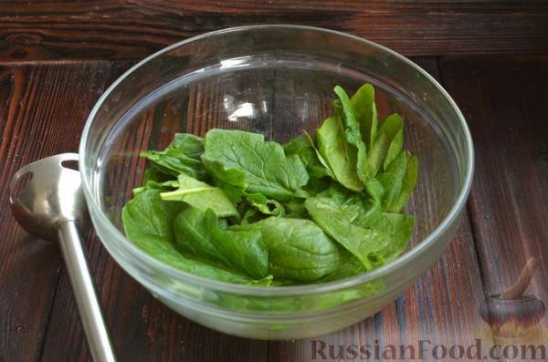 Шпинатный рулет с сёмгой и сливочным сыром