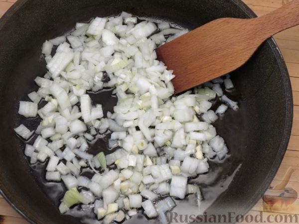 Постная картофельная запеканка с чечевицей и замороженными овощами