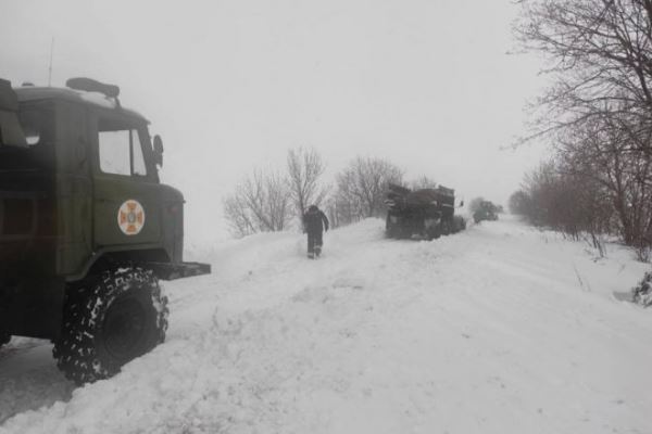Погодные условия создали сложности на дорогах Украины