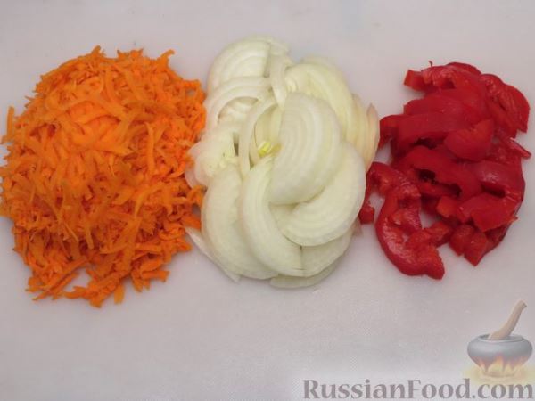 Томатный суп с нутом и мясными фрикадельками