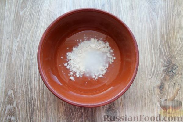 Рулет из дрожжевого теста на сметане, с рассольным сыром