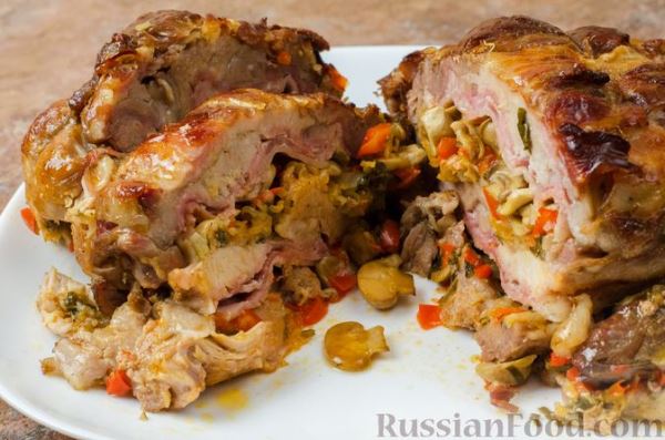 Свиная шея, запеченная с овощами и грибами (в рукаве)