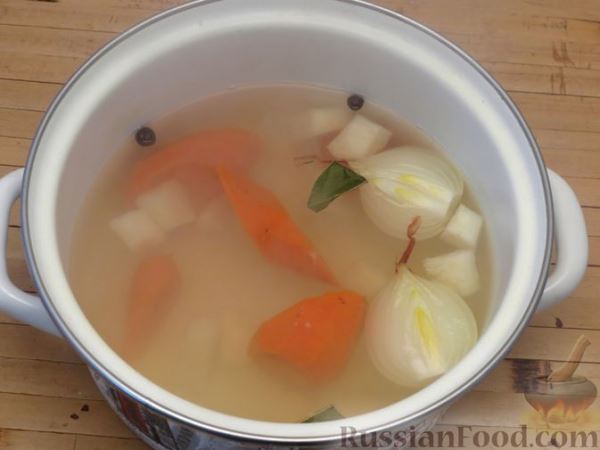 Постная картофельная запеканка с чечевицей и замороженными овощами