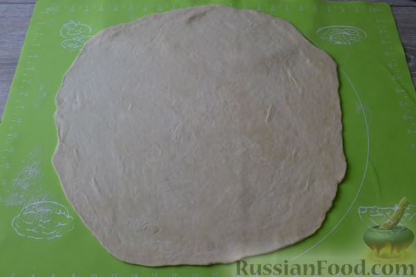 Катлама с пряной луковой начинкой