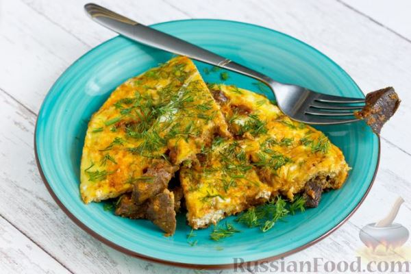 Свиная печень, жаренная с овощами и яйцами