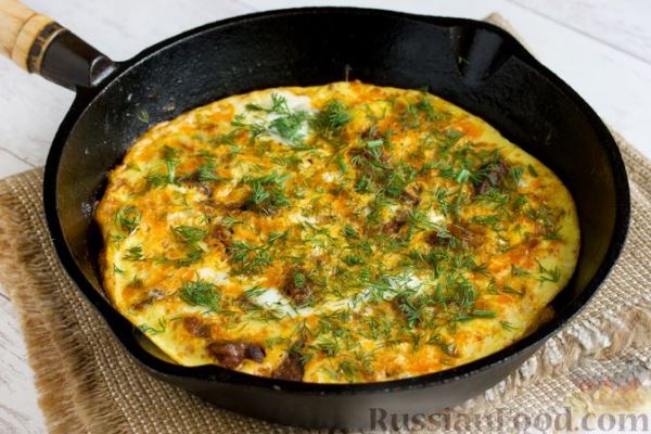 Свиная печень, жаренная с овощами и яйцами