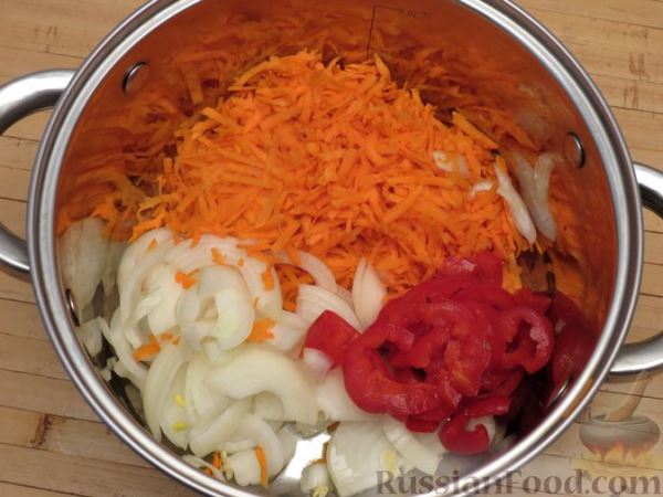 Томатный суп с нутом и мясными фрикадельками