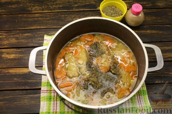 Жаркое из свиных рёбрышек и картофеля