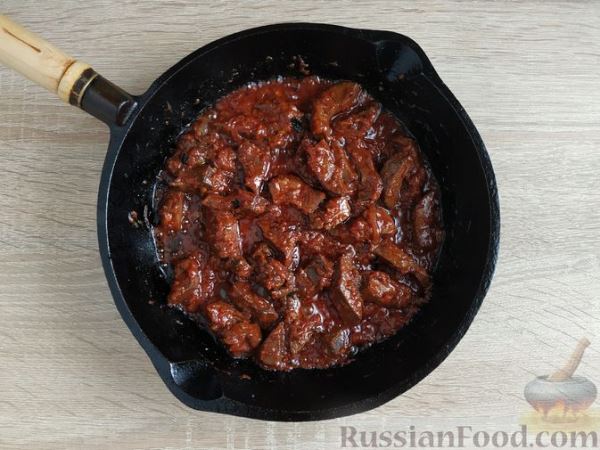 Свиная печень, жаренная с овощами и яйцами