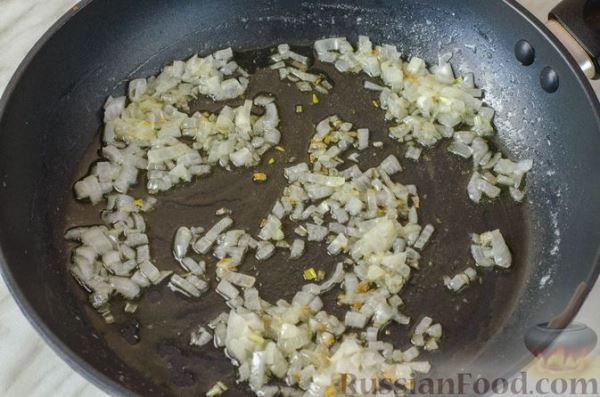 Дрожжевые пирожки с горохом и грибами (в духовке)