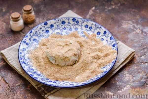 Картофельные котлеты с консервированным тунцом, сыром и зеленью