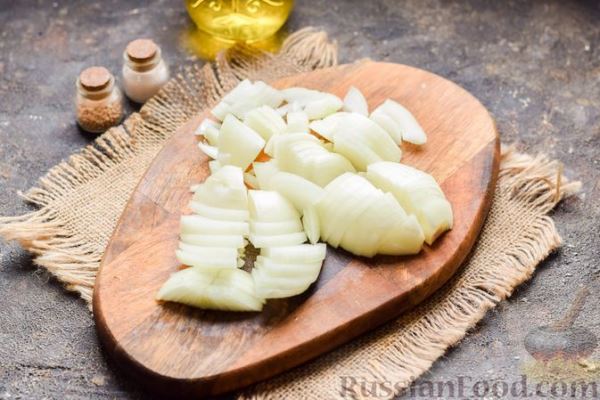 Жареные куриные сердечки с луком