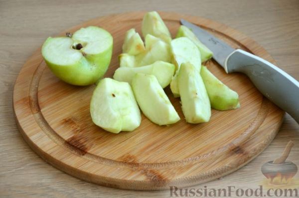 Говядина, тушенная с яблоками