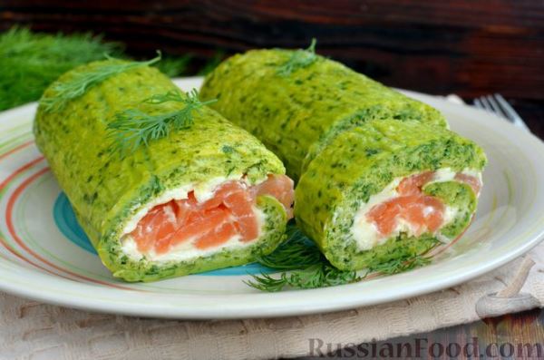 Шпинатный рулет с сёмгой и сливочным сыром