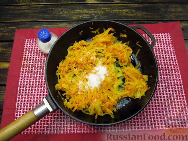 Запечённая скумбрия с апельсинами, на овощной подушке