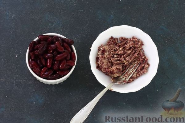 Фасолевый суп с овощами и купатами