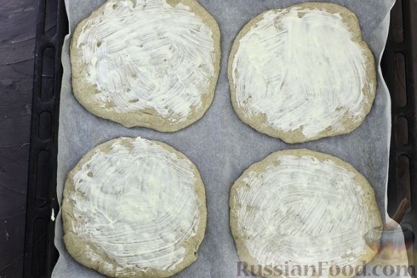 Пшенично-ржаные дрожжевые лепёшки на кефире (в духовке)
